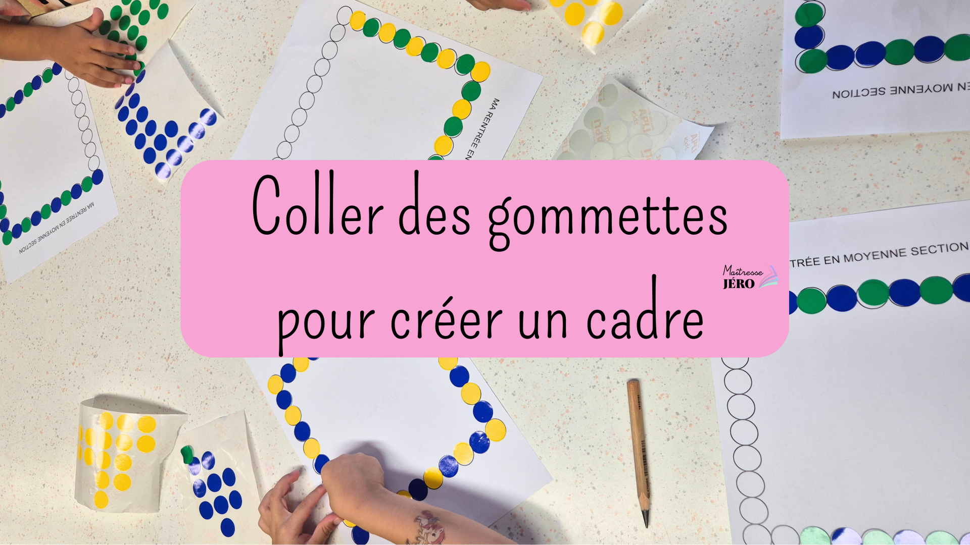 coller des gommettes pour créer un cadre